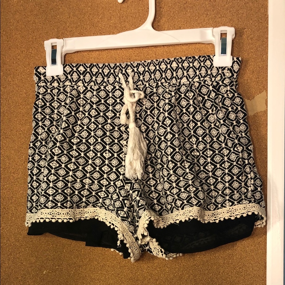 Short black and white shorts